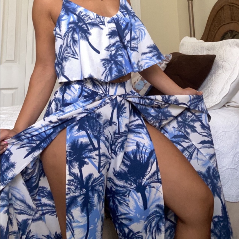 A two piece set! Tank top with pants that have slits on both sides